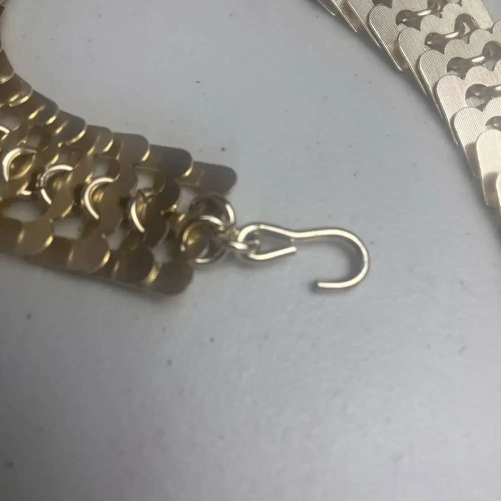 Unbranded gold tone